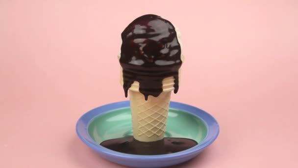 Cioccolato sul gelato — Video Stock