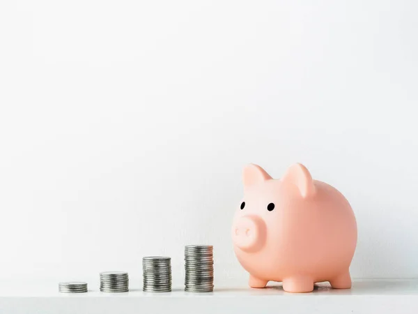 Banco Porquinho Bonito Cor Rosa Com Pilhas Moedas Organizar Como — Fotografia de Stock