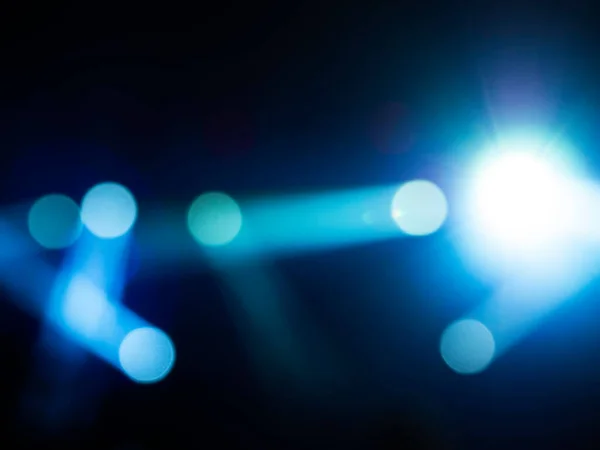 Verschwommenes Bühnenlicht Konzerthintergrund Mit Blauem Farbstrahl Und Laserstrahlen Auf Der — Stockfoto