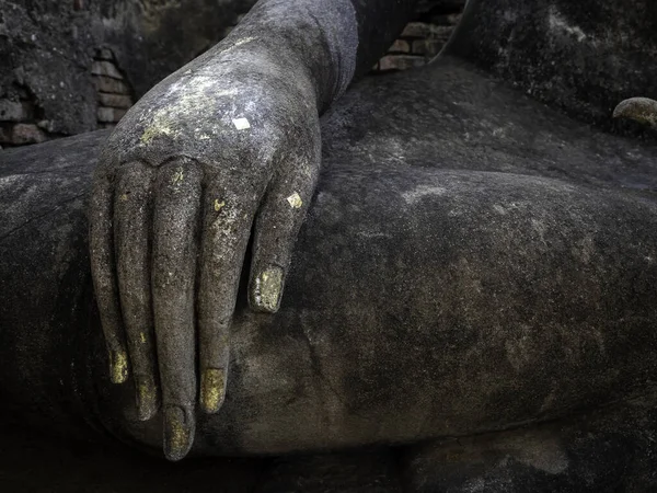 Primer Plano Mano Estuco Antigua Estatua Buddha Templo Wat Sri — Foto de Stock