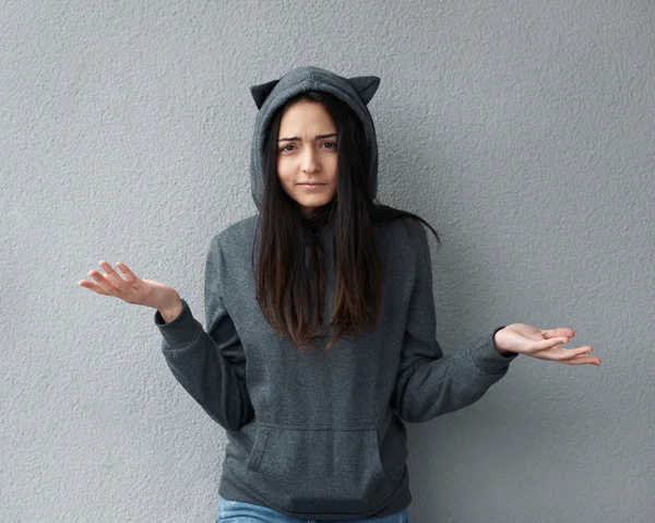 Chica joven en una pérdida — Foto de Stock