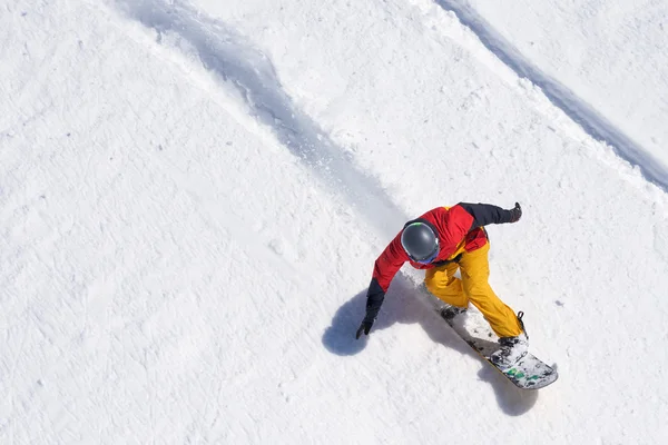 Snowboarder montando na neve solta Freeride — Fotografia de Stock