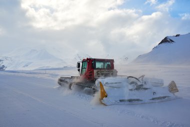 akşamları çalışmaya Snowcat rides  