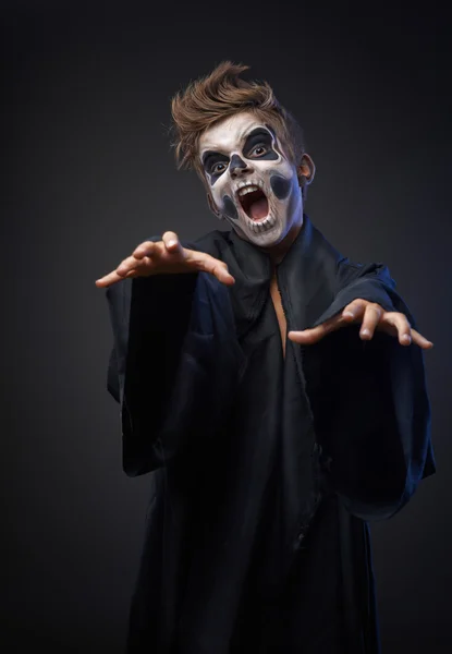 Teen with makeup skull cape wants  grab — Stock Photo, Image