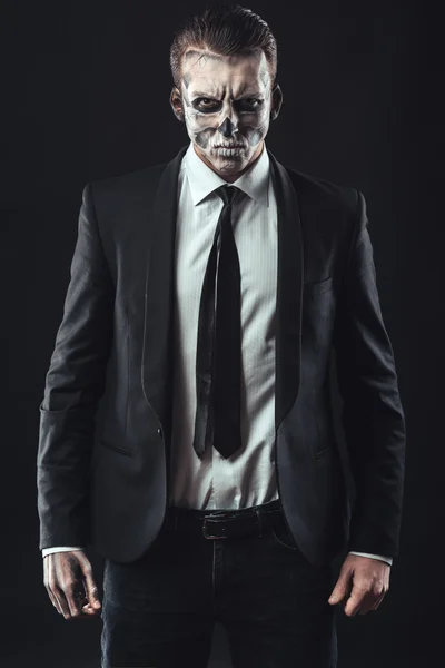 Portre ciddi işadamı makyaj iskelet