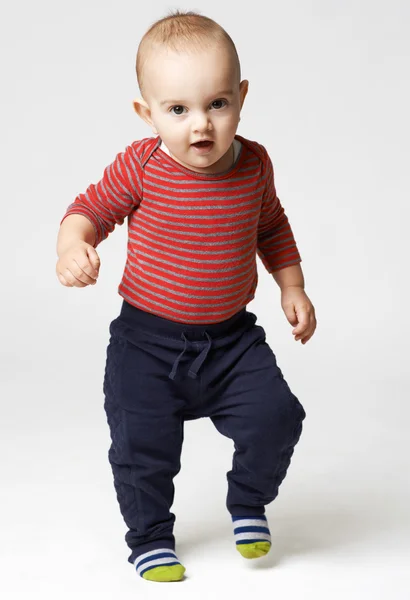 Little boy begins to walk — Stock Photo, Image