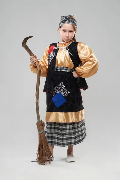 Rusovláska dívka ve zlé čarodějnice kostým — Stock fotografie