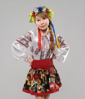  Kızıl saçlı kız Slav ulusal kostüm