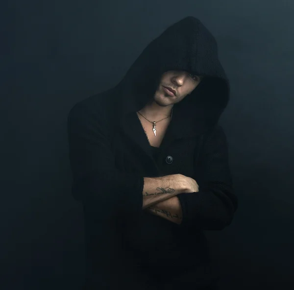 Confident man in  black hoodie crossed his arms — Stock Photo, Image