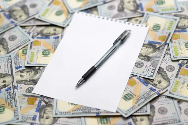 Sheet of paper for notes with a pen — Stock Photo, Image