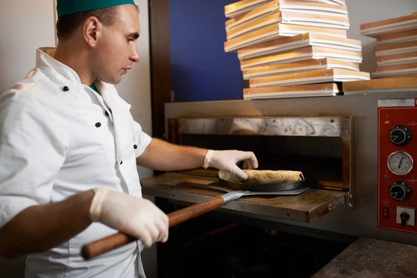 Gets baked roll with oven — Stockfoto