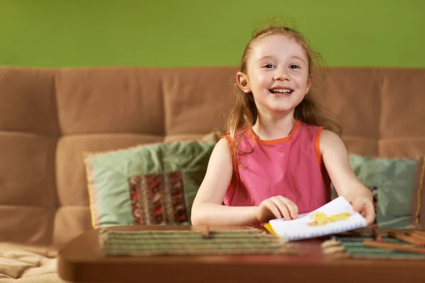 Girl shows his drawing — Stok fotoğraf