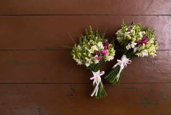 Ci sono due mazzi di fiori di nozze — Foto Stock