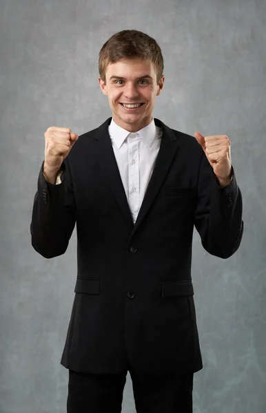 Hombre es feliz y alegre —  Fotos de Stock