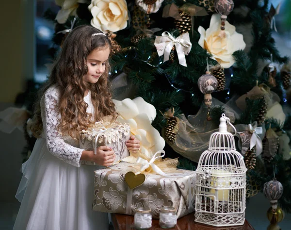 Beautiful girl in white dress enjoys  gifts — Stock Photo, Image