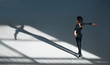 ritmik jimnastik salonu dans kızı