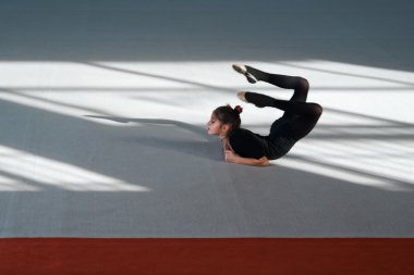 Kız ne backfold ritmik jimnastik