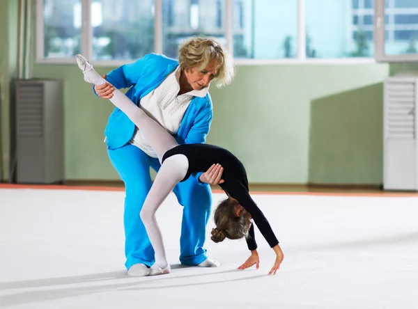 Trainer lehrt Rückwärtsgang im Training — Stockfoto