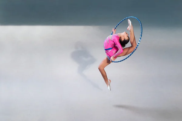 Gymnast  beautiful  dress with a hoop in  jump — Stock Photo, Image