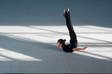 Kız ne backfold ritmik jimnastik