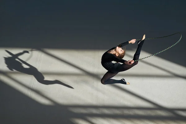 Menina pulando corda — Fotografia de Stock