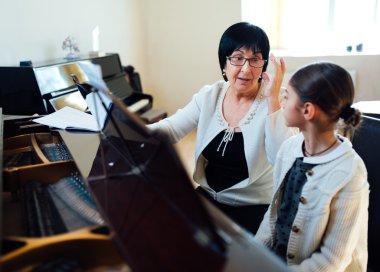 öğretmen ve öğrenci sınıf Piano