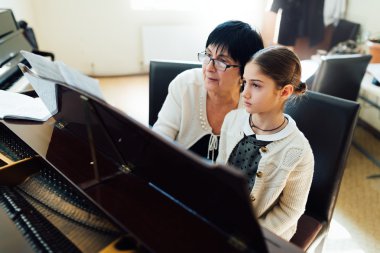 Müzik Okulu'nda piyano dersleri