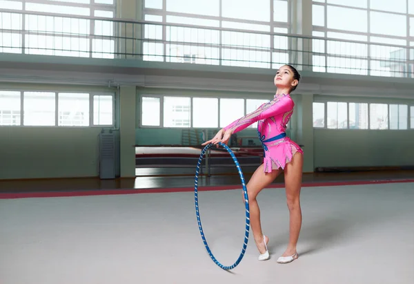 Little female gymnast posing with hoop — Stock Photo, Image
