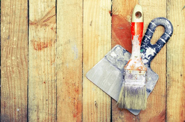 Trowel and paint brush — Stock Photo, Image