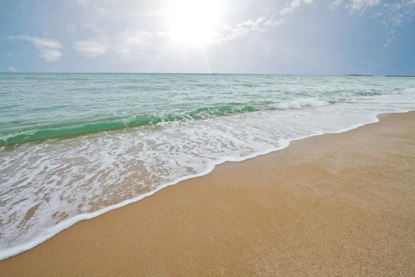 Морской пляж голубое небо песок солнце дневной релаксации пейзаж viewpo — стоковое фото