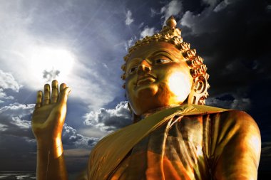 Tay altın buddha heykeli. Buda heykeli Tayland