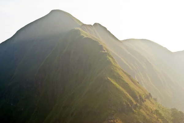 Góra w piękny sceniczny Tajlandia — Zdjęcie stockowe