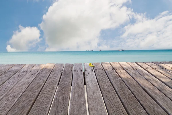 Holzbrücke auf dem Weg zum Hafen, Nahaufnahme — Stockfoto