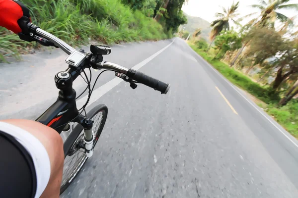 Road cykling vidvinkel hastighet skjuta — Stockfoto