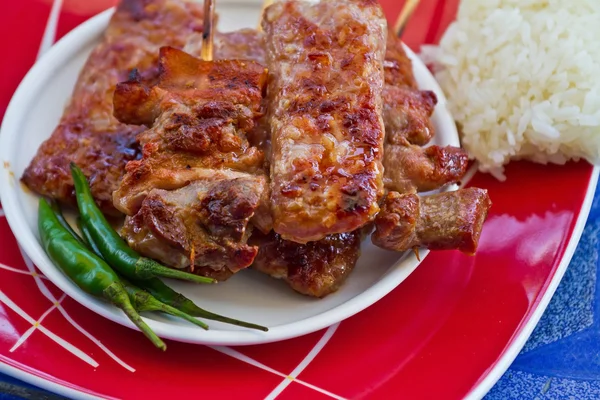Grelha de porco azedo da Tailândia, salada de tiro de bambu Nordeste St — Fotografia de Stock