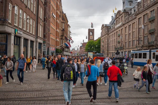 Амстердам Нидерланды Августа 2016 Года Часть Площади Дам Пешеходами Центре — стоковое фото