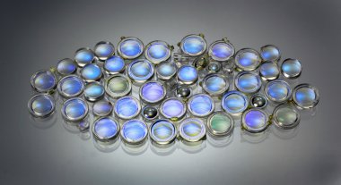 Küçük plastik lens ve prizmalar camına
