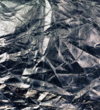 Parlak gümüş buruşuk folyo ışık yansıması doku arka plan.