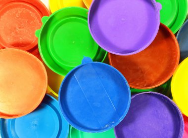 Renkli plastik kavanoz kapakları