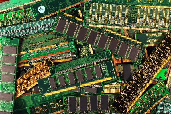 Modules de mémoire d'ordinateur en arrière-plan. puces dimm simm sdram ddr — Photo