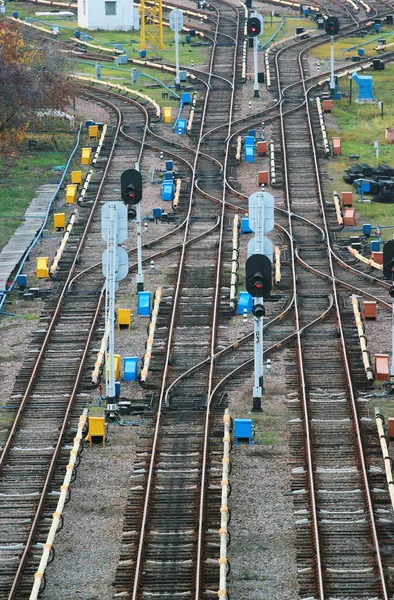 Parallel verlaufende Bahnstrecken mit Weichen und Weichen — Stockfoto