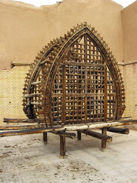 Ahşap Nahl, Ash sırasında yapılan anma İran yapısı