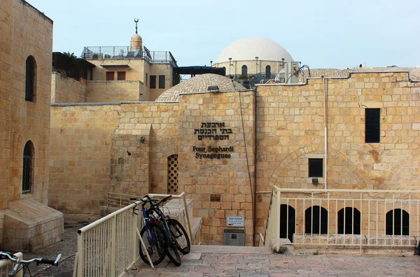 Cuatro sinagogas sefardíes en el barrio judío de la Ciudad Vieja de Jerusalén, Israel — Foto de Stock
