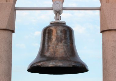 Eski gemi çan bir anıt olarak deniz altındaki bulundu