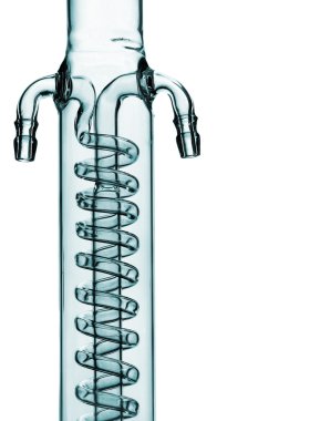 Cam spiral boru üzerinde beyaz izole reflü kondansatör