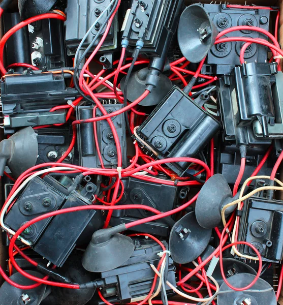 Birçok eski elektrik yüksek gerilim transformatörleri kullanılır