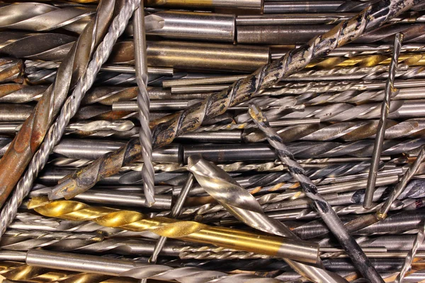 Muchos viejos sucios usados brocas de metal como fondo — Foto de Stock