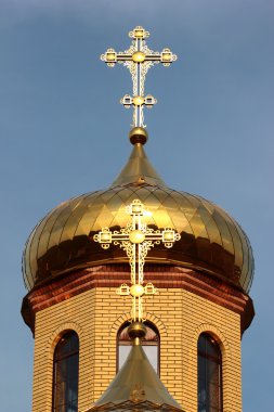 Rus Ortodoks Kilisesi - haç üstüne altın kubbe