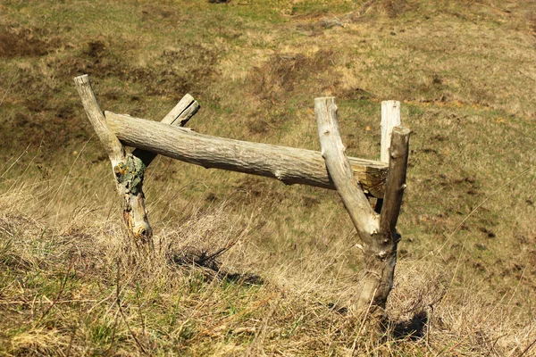 Ruwe houten bench — Stockfoto