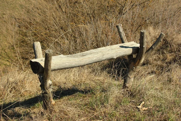 Ruwe houten bench — Stockfoto